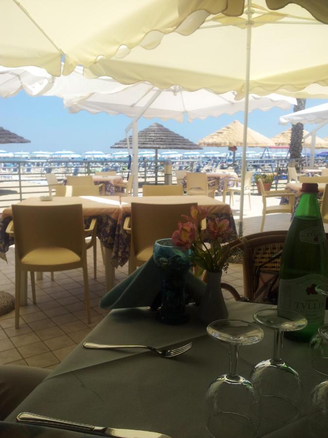 Mansarda Fronte Mare Con Servizio Spiaggia Incluso A Roseto Degli Abruzzi Exterior photo